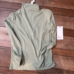 Yogalicious Zenly Evelyn Mock Neck Top